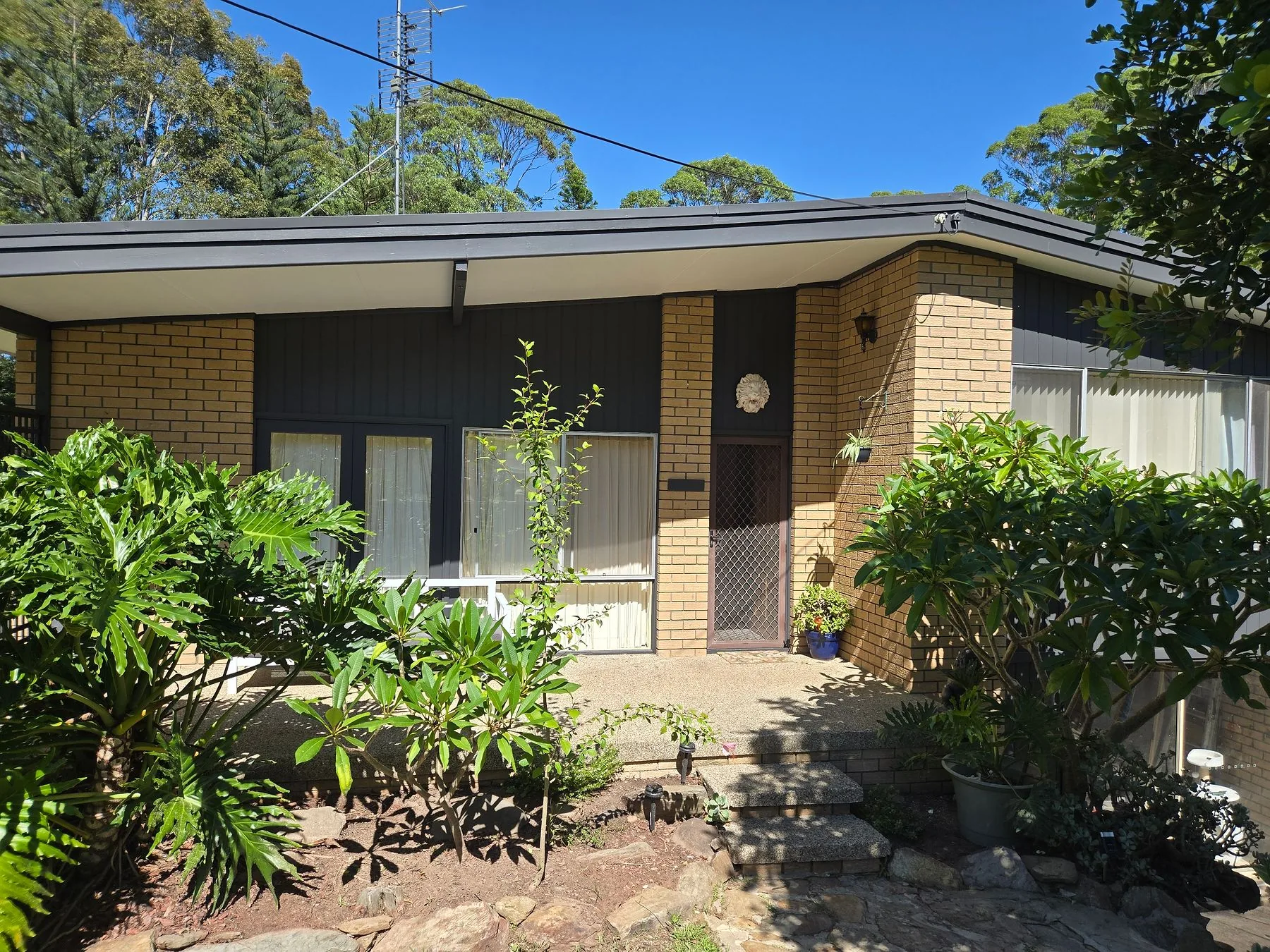 The house with fascia, gutters and cladding in Dulux Monument
