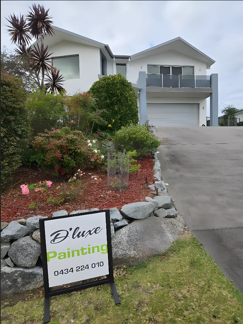 The D'luxe Painting sign out the front of a job
